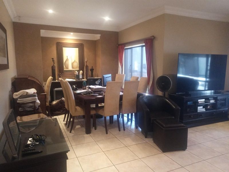 Elegant 3-Bedroom House For Sale in The Oval, Ballito, KwaZulu Natal - Photo 9