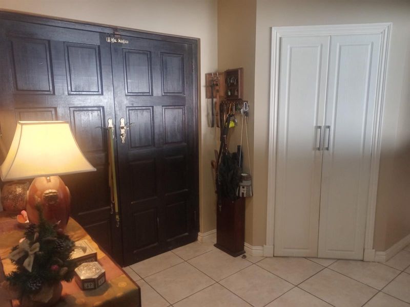 Elegant 3-Bedroom House For Sale in The Oval, Ballito, KwaZulu Natal - Photo 6