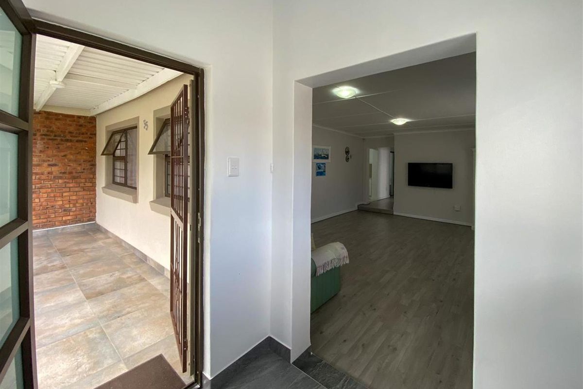 Versatile Renovated Home with Two Income-Generating Flatlets - Photo 3