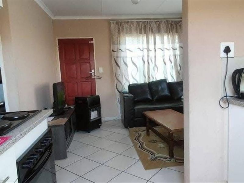 2 Bedrooms,3-Flats House For Sale in Zamdela, Sasolburg - Photo 6
