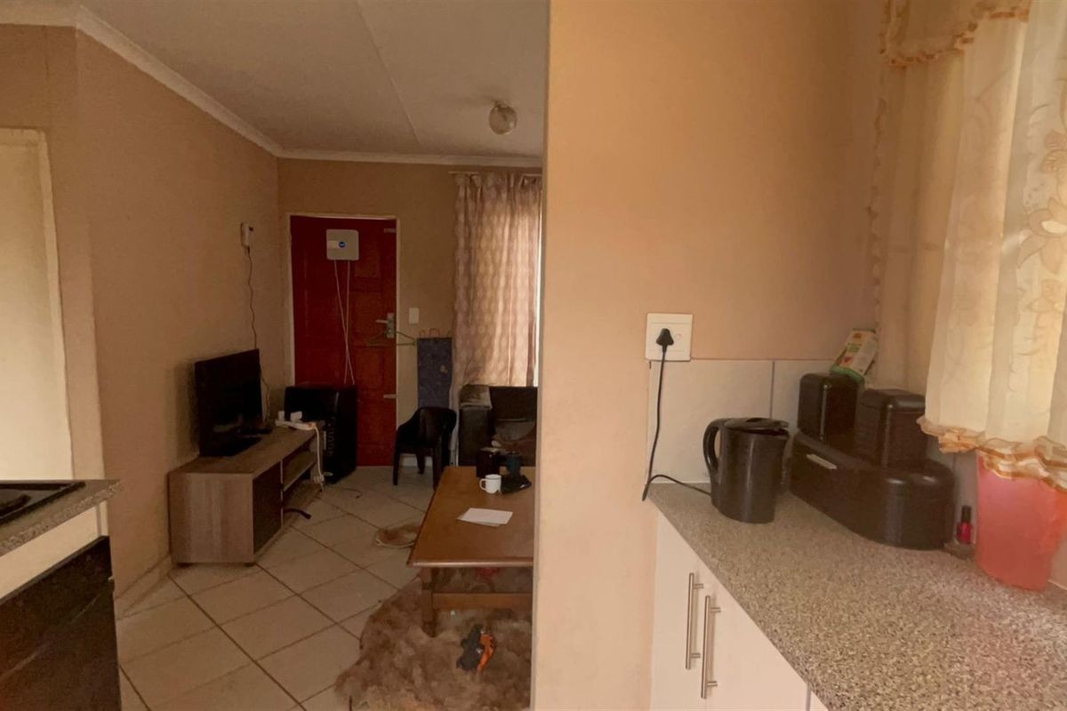 2 Bedrooms,3-Flats House For Sale in Zamdela, Sasolburg - Photo 4