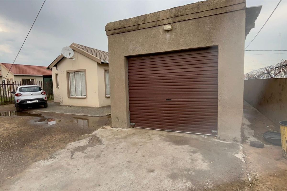 2 Bedrooms,3-Flats House For Sale in Zamdela, Sasolburg - Photo 2