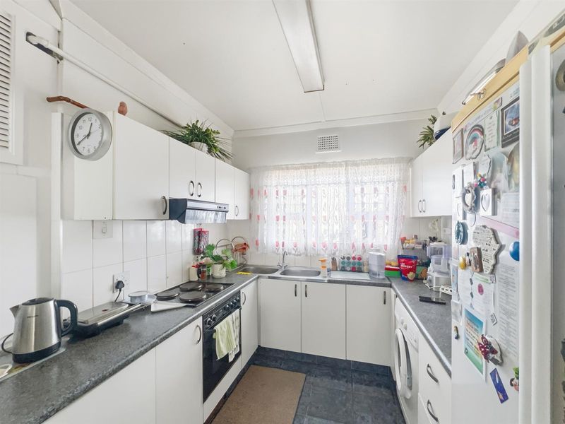 2 Bedroom Apartment For Sale in Windermere, Durban - Photo 7