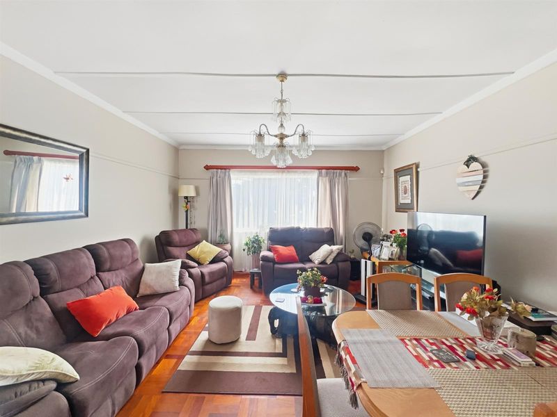 2 Bedroom Apartment For Sale in Windermere, Durban - Photo 2