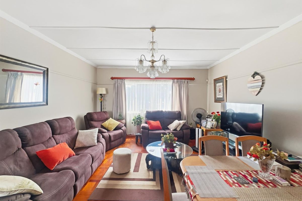 2 Bedroom Apartment For Sale in Windermere, Durban - Photo 2