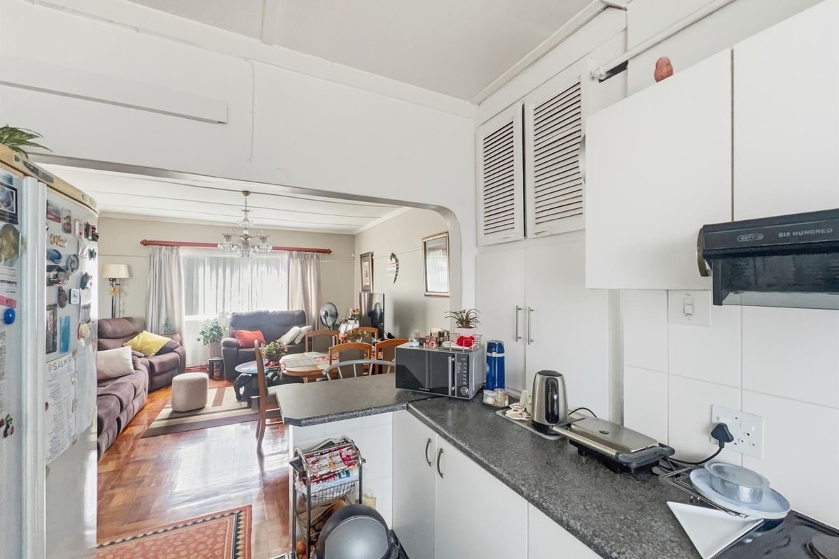 2 Bedroom Apartment For Sale in Windermere, Durban - Photo 5