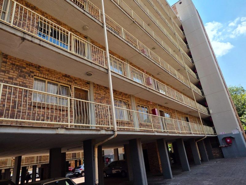 Apartment For Sale in Silverton, Pretoria - Photo 1