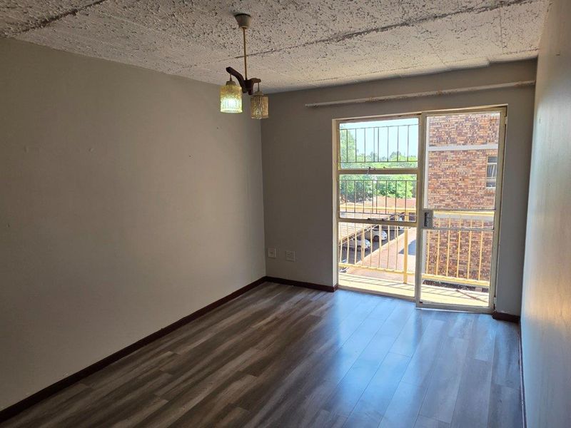 Apartment For Sale in Silverton, Pretoria - Photo 3