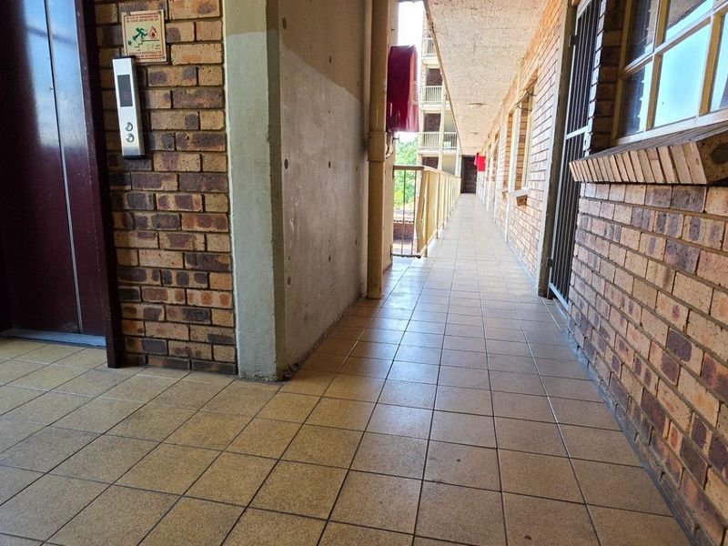 Apartment For Sale in Silverton, Pretoria - Photo 6