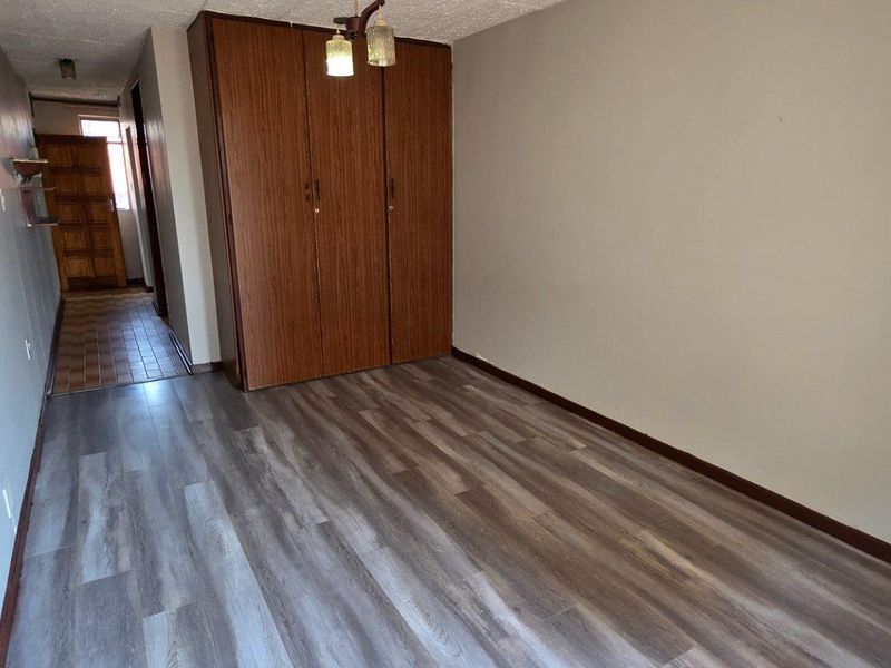 Apartment For Sale in Silverton, Pretoria - Photo 2