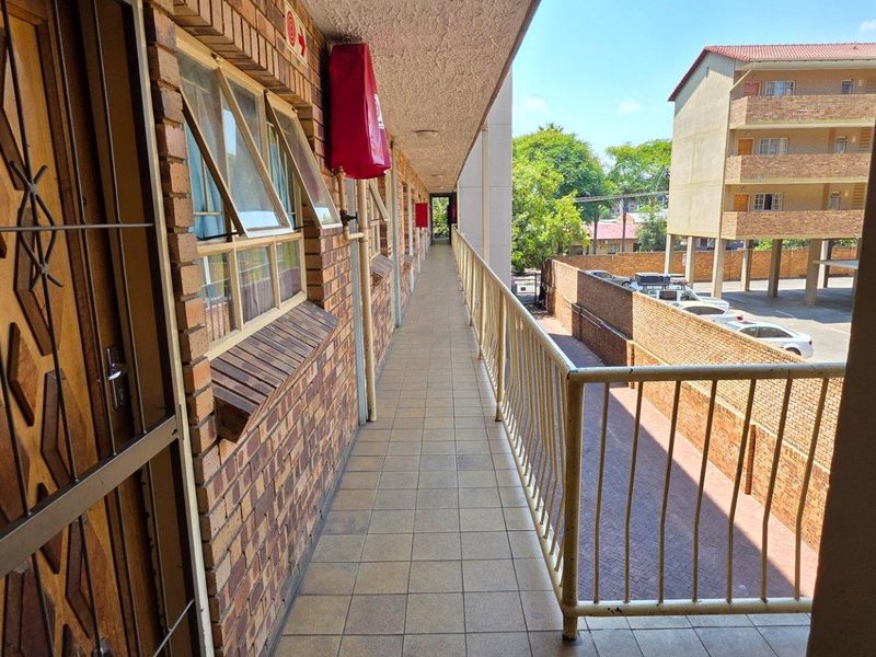 Apartment For Sale in Silverton, Pretoria - Photo 5