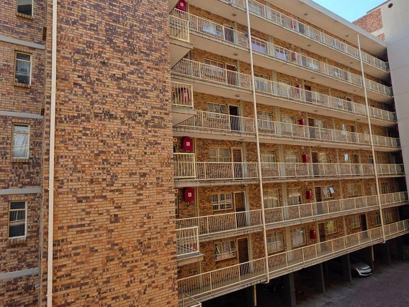 Apartment For Sale in Silverton, Pretoria - Photo 7