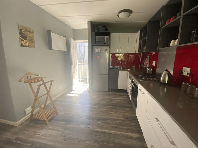 Fully Furnished 2-Bedroom Apartment in Bloubergrant | Ideal Medium-Term Accommodation for Relocation - Photo 3