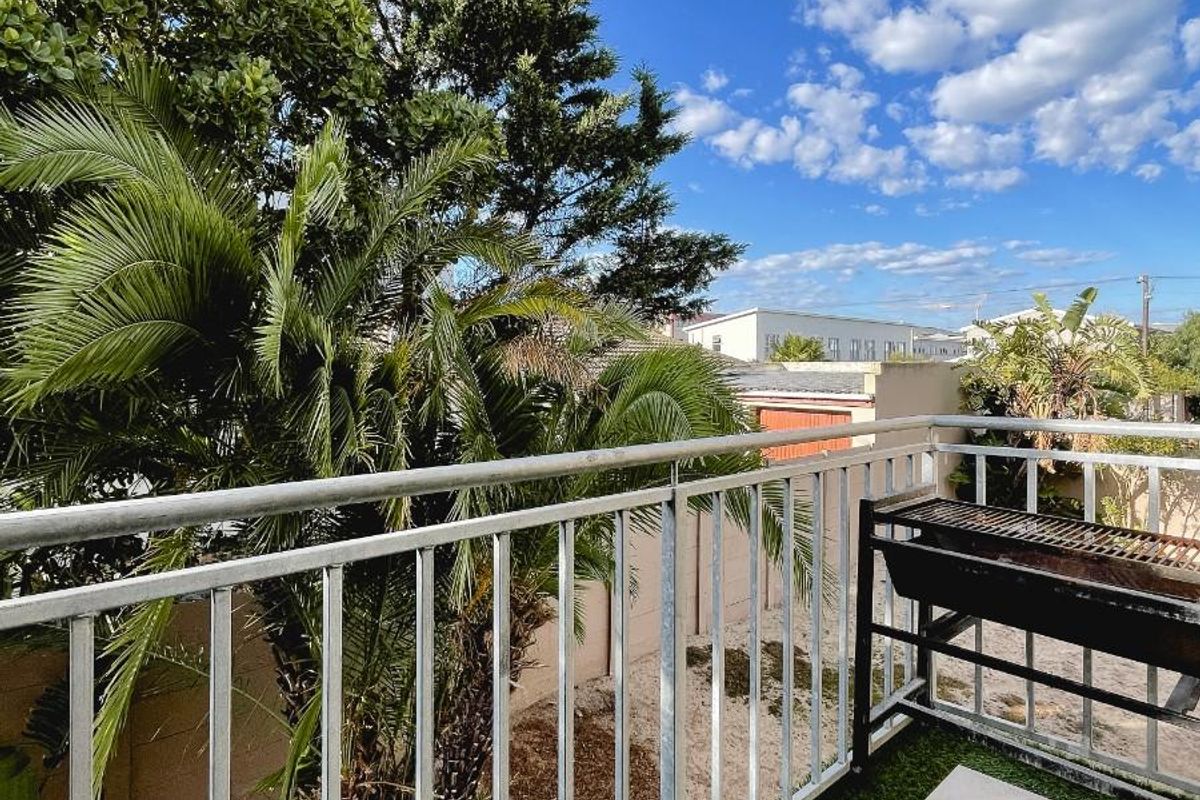 Refurbished Furnished Coastal Rental in Bloubergrant - Photo 3