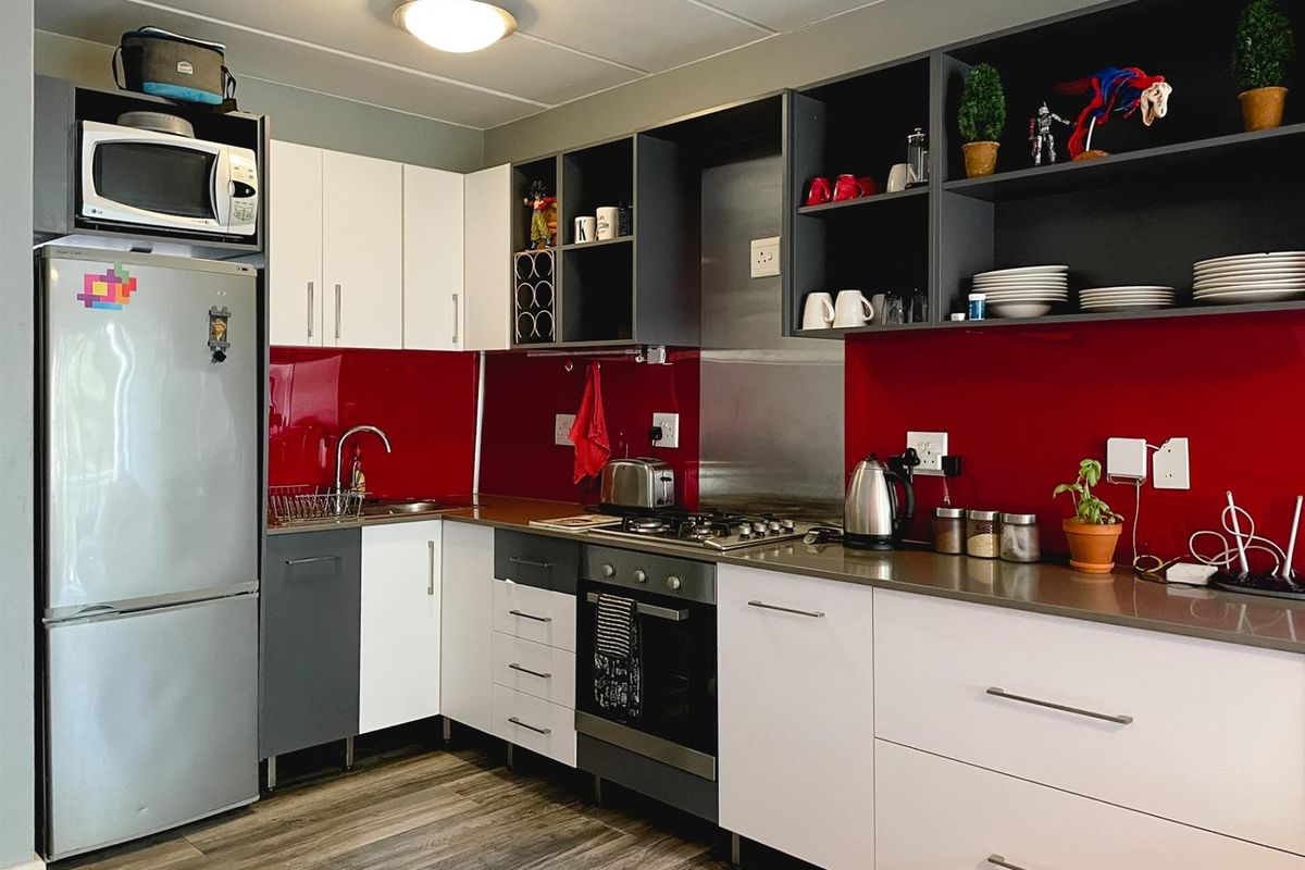 Refurbished Furnished Coastal Rental in Bloubergrant - Photo 5