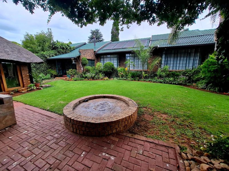 Spacious Family Home with Exceptional Entertainment Area in Tree-Lined Aerorand - Photo 2