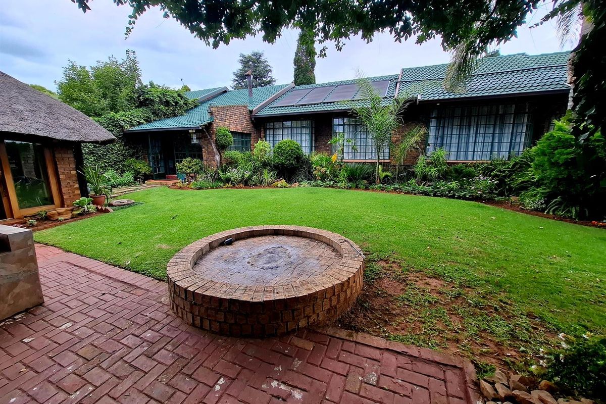 Spacious Family Home with Exceptional Entertainment Area in Tree-Lined Aerorand - Photo 2