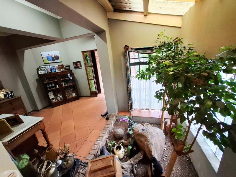 Spacious Family Home with Exceptional Entertainment Area in Tree-Lined Aerorand - Photo 10