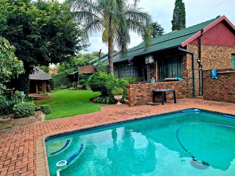 Spacious Family Home with Exceptional Entertainment Area in Tree-Lined Aerorand - Photo 5