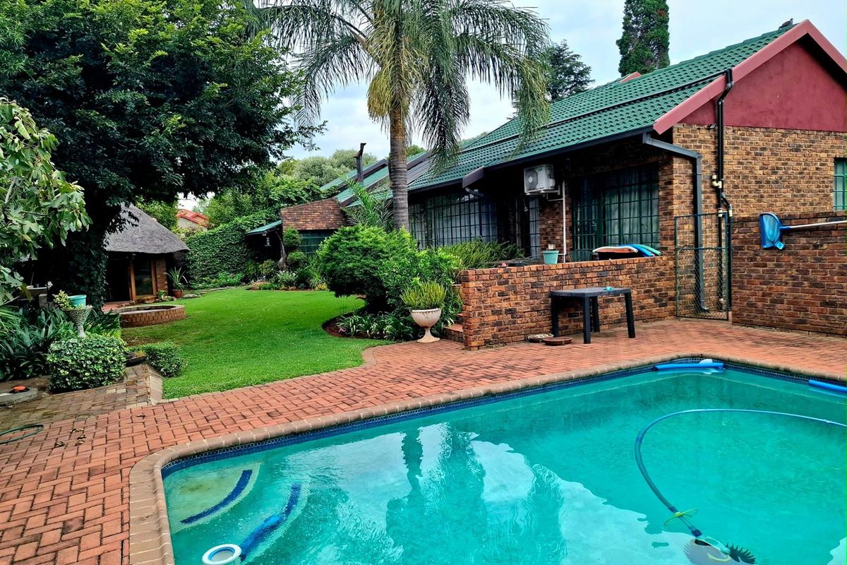 Spacious Family Home with Exceptional Entertainment Area in Tree-Lined Aerorand - Photo 5