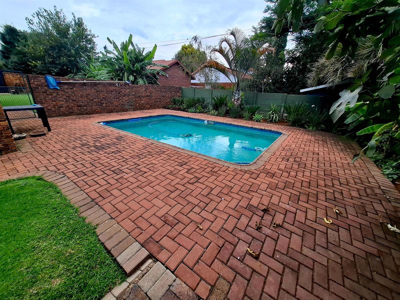 Spacious Family Home with Exceptional Entertainment Area in Tree-Lined Aerorand - Photo 3