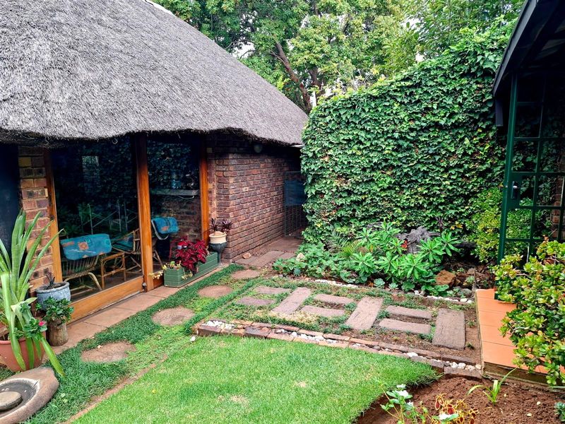 Spacious Family Home with Exceptional Entertainment Area in Tree-Lined Aerorand - Photo 8