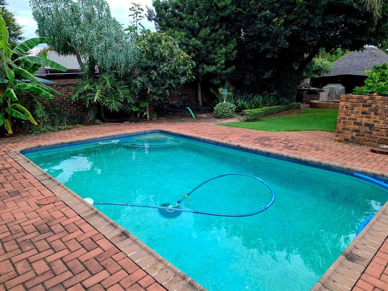 Spacious Family Home with Exceptional Entertainment Area in Tree-Lined Aerorand - Photo 6