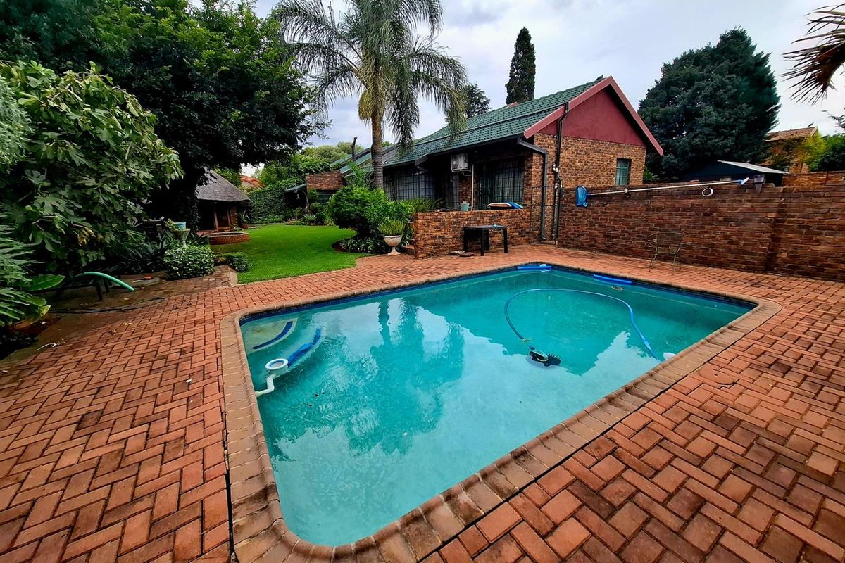 Spacious Family Home with Exceptional Entertainment Area in Tree-Lined Aerorand - Photo 4