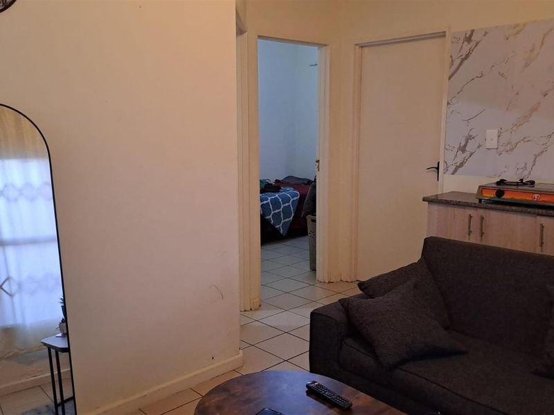 House For Sale in Delft South, Delft - Photo 2