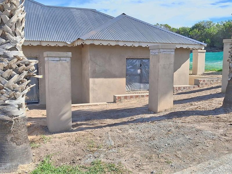 4 Bedroom Home for Sale in Marina Martinique - Secure Coastal Living in Jeffreys Bay - Photo 8