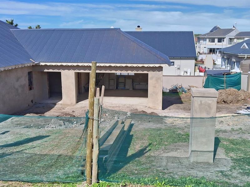 4 Bedroom Home for Sale in Marina Martinique - Secure Coastal Living in Jeffreys Bay - Photo 10