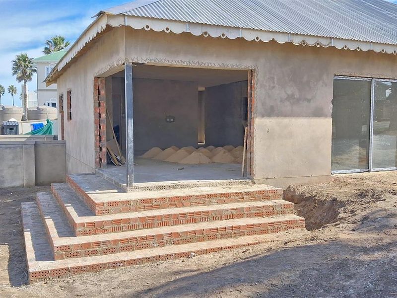 4 Bedroom Home for Sale in Marina Martinique - Secure Coastal Living in Jeffreys Bay - Photo 5