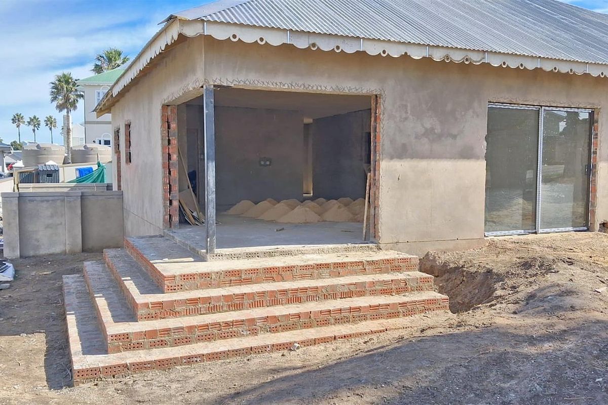 4 Bedroom Home for Sale in Marina Martinique - Secure Coastal Living in Jeffreys Bay - Photo 5