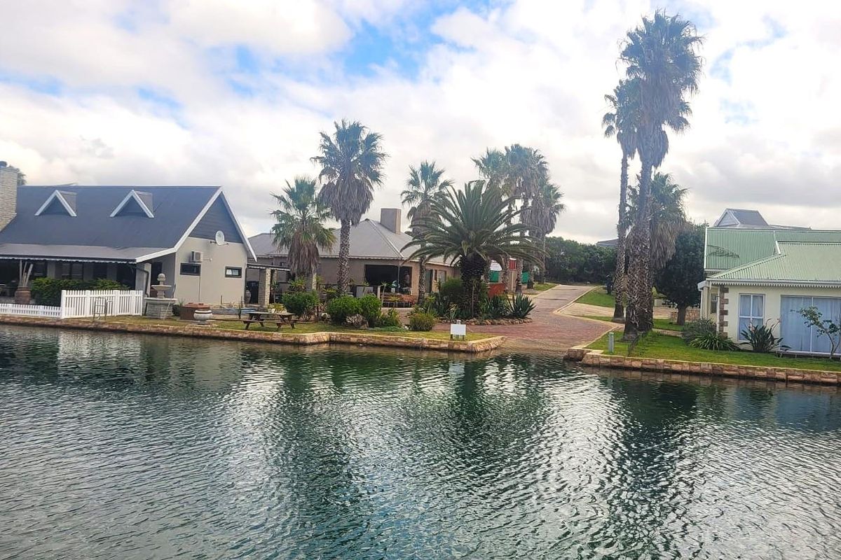 4 Bedroom Home for Sale in Marina Martinique - Secure Coastal Living in Jeffreys Bay - Photo 3