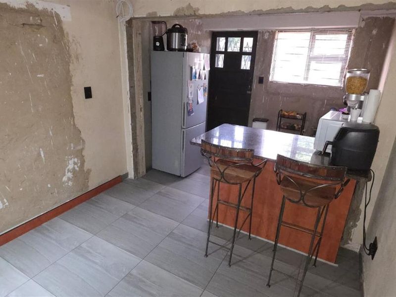 House To Rent in Tulisa Park Johannesburg South - Photo 10