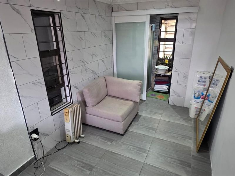 House To Rent in Tulisa Park Johannesburg South - Photo 2