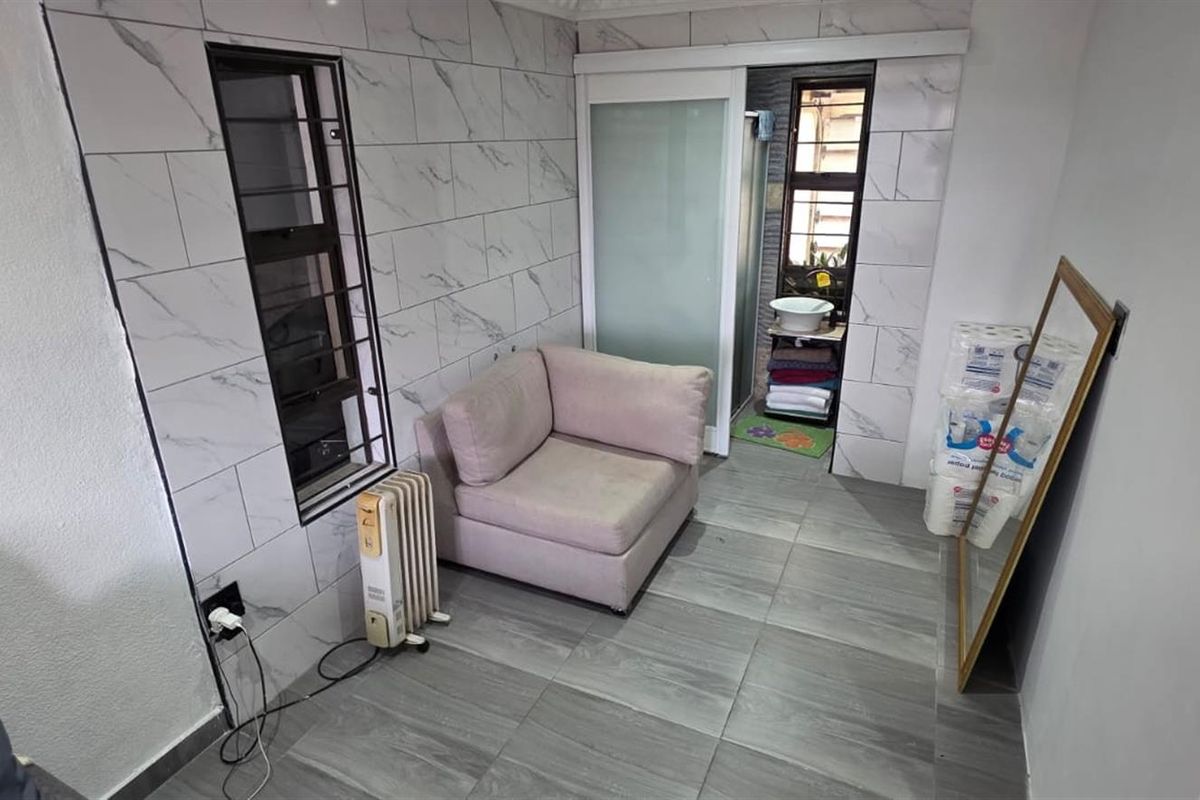 House To Rent in Tulisa Park Johannesburg South - Photo 2