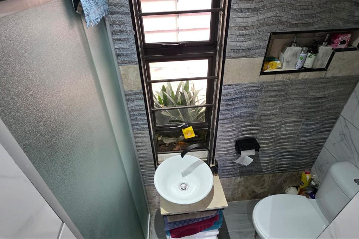 House To Rent in Tulisa Park Johannesburg South - Photo 5