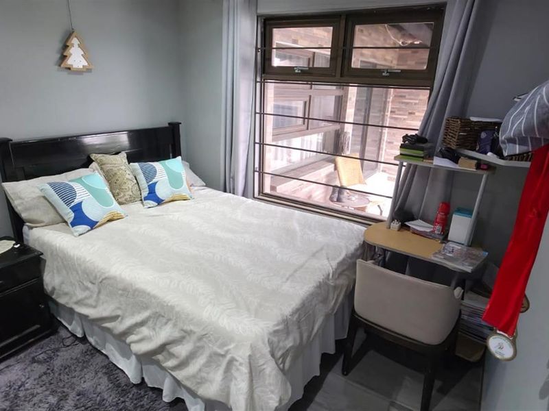 House To Rent in Tulisa Park Johannesburg South - Photo 7