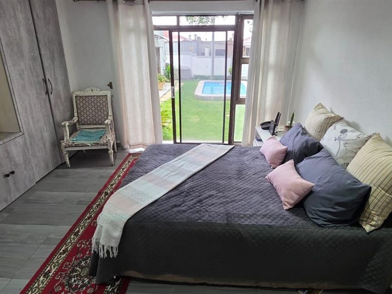 House To Rent in Tulisa Park Johannesburg South - Photo 4