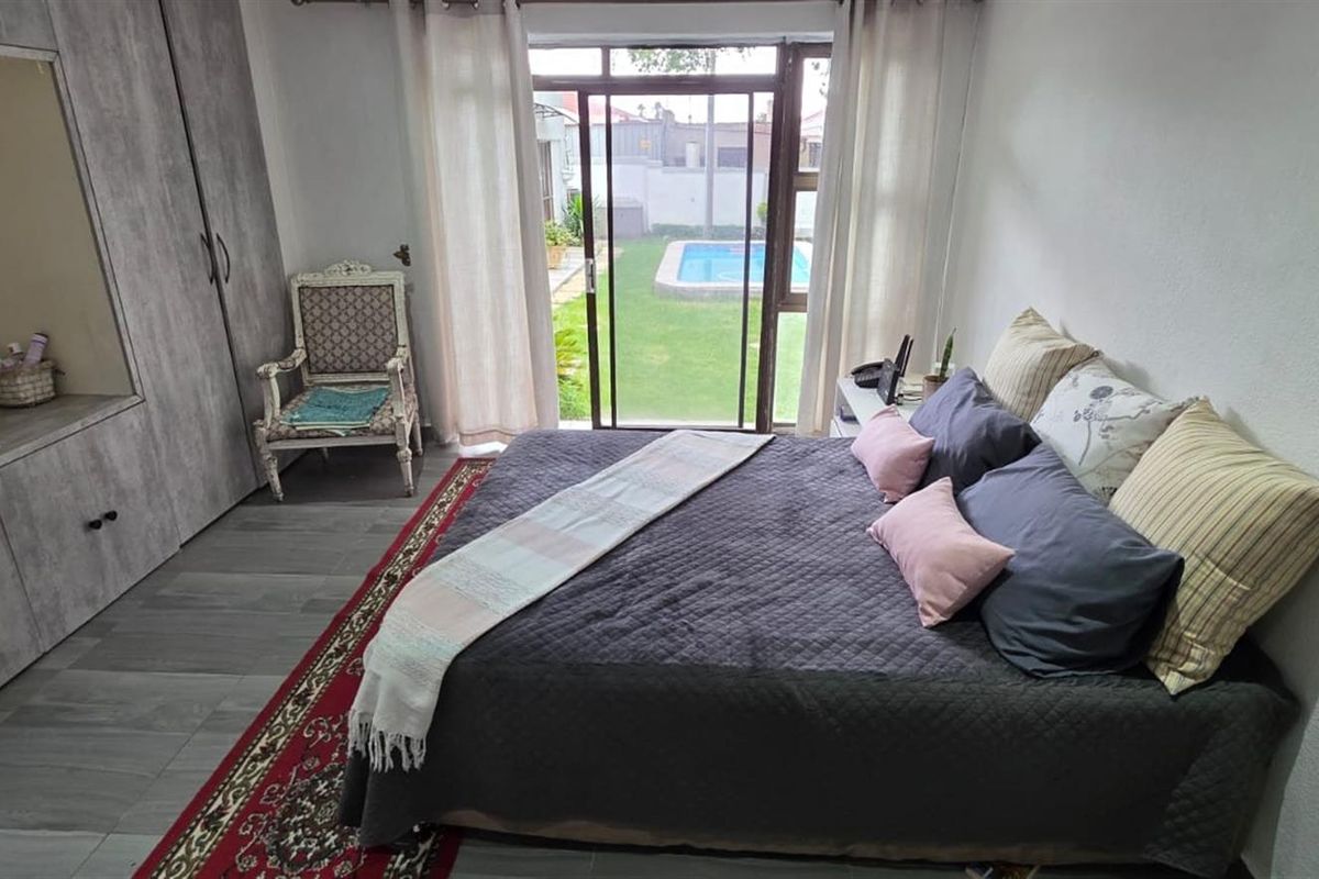 House To Rent in Tulisa Park Johannesburg South - Photo 4