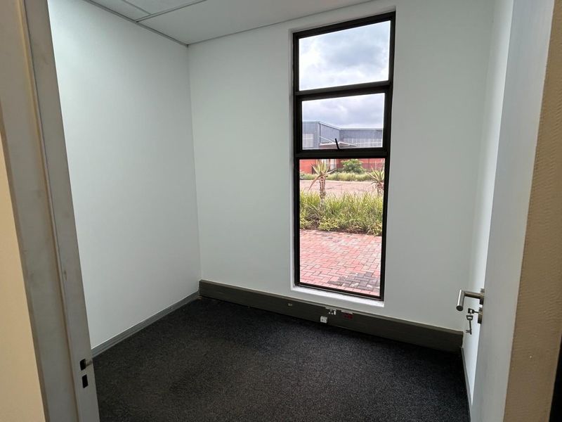 Prime 1459 sqm Industrial Unit To Let | Witfontein | R21 Access - Photo 9