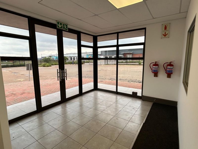 Prime 1459 sqm Industrial Unit To Let | Witfontein | R21 Access - Photo 2