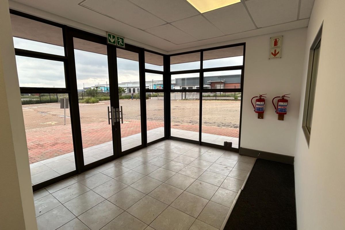 Prime 1459 sqm Industrial Unit To Let | Witfontein | R21 Access - Photo 2
