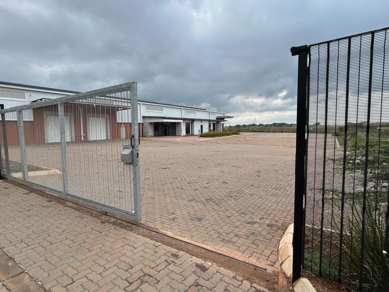 Prime 1459 sqm Industrial Unit To Let | Witfontein | R21 Access - Photo 6