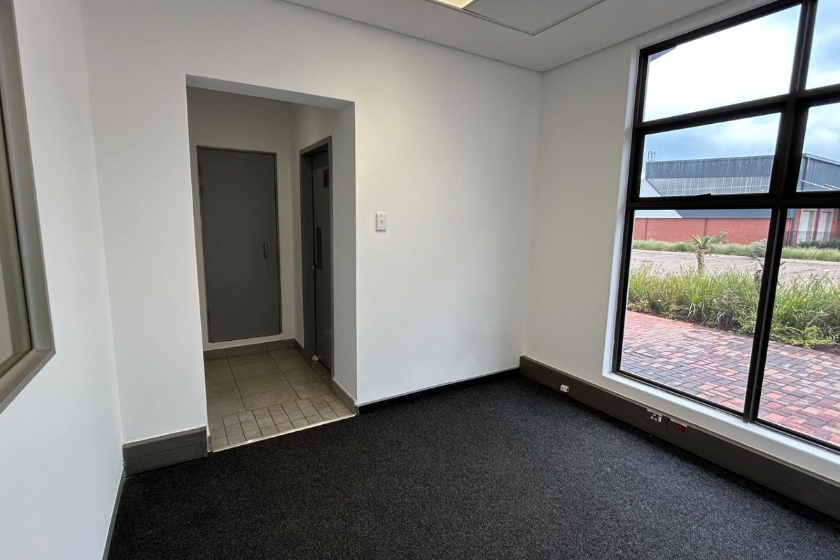 Prime 1459 sqm Industrial Unit To Let | Witfontein | R21 Access - Photo 3