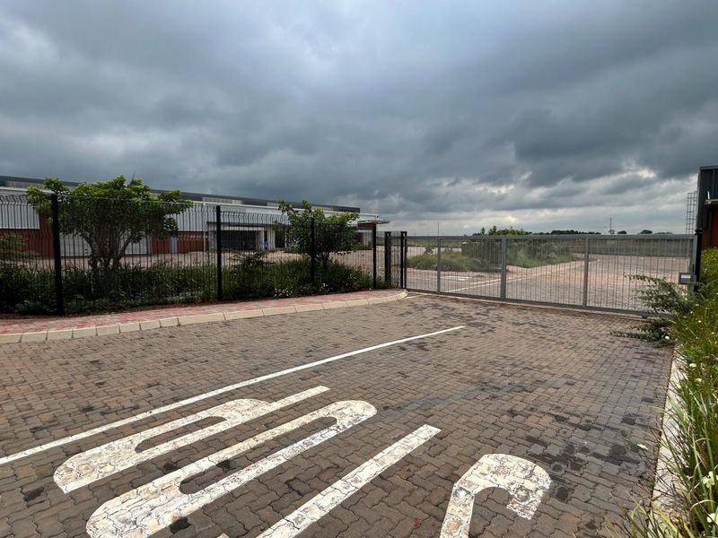 Prime 1459 sqm Industrial Unit To Let | Witfontein | R21 Access - Photo 5