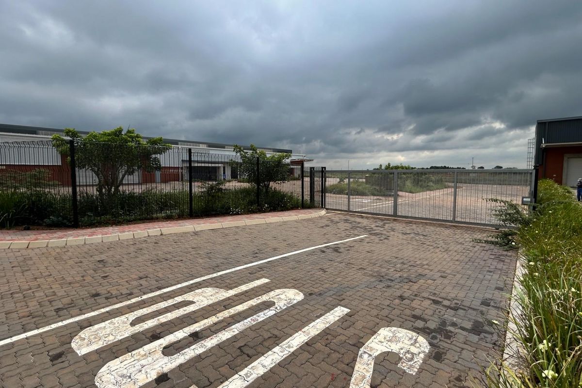 Prime 1459 sqm Industrial Unit To Let | Witfontein | R21 Access - Photo 5