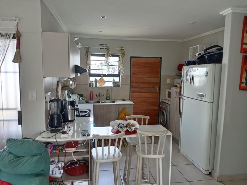 House To Rent In Witpoortie Roodeport - Photo 8