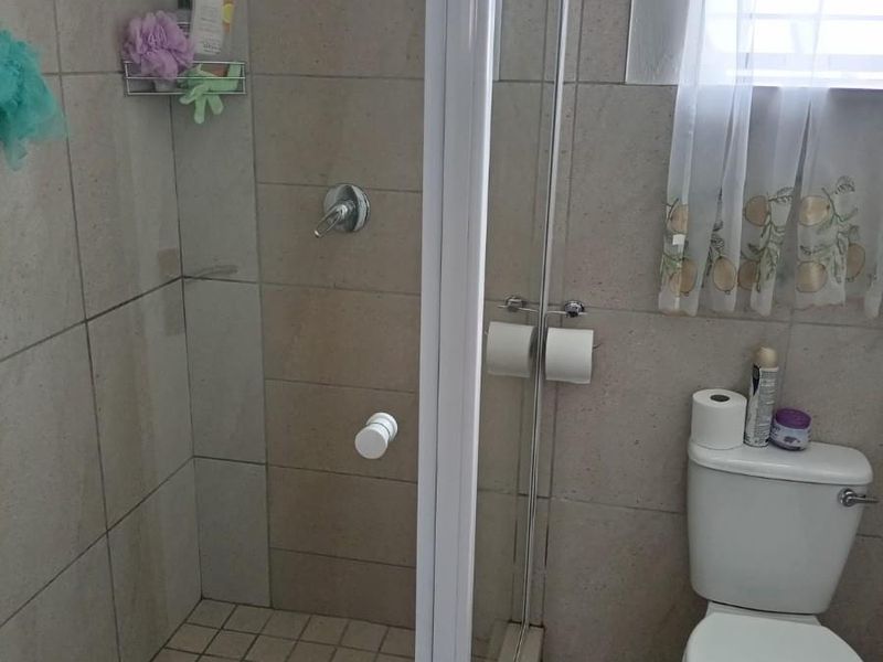 House To Rent In Witpoortie Roodeport - Photo 2